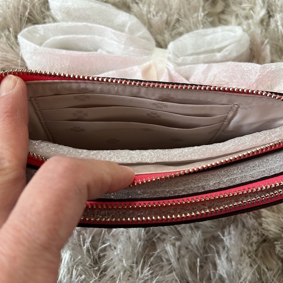 NWT Kate Spade Wallet on Chain - Picture 4 of 6